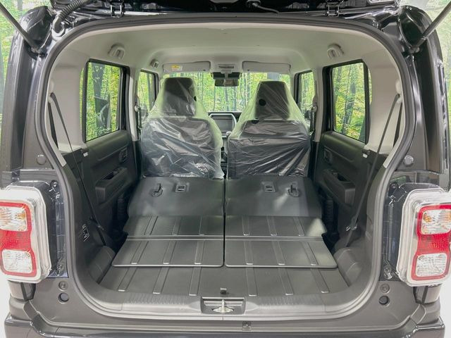 ���i�̂���������ʋ΁A���}���ɏ\���ȉ׎��X�y�[�X���m�ۂ��Ă���܂��B�Z�J���h�V�[�g��|���ƁA�傫�ȉו��̐ύڂ��\�ł���