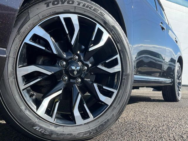 �y����18�C���`�A���~�z�C�[���z�O�ςɃ}�b�`���������A���~�z�C�[���𑕒����Ă���܂��B�e��ЊO�A���~�z�C�[����A�X�^�b�h���X�^�C�����戵�����Ă���܂��B���񂲑��k����������