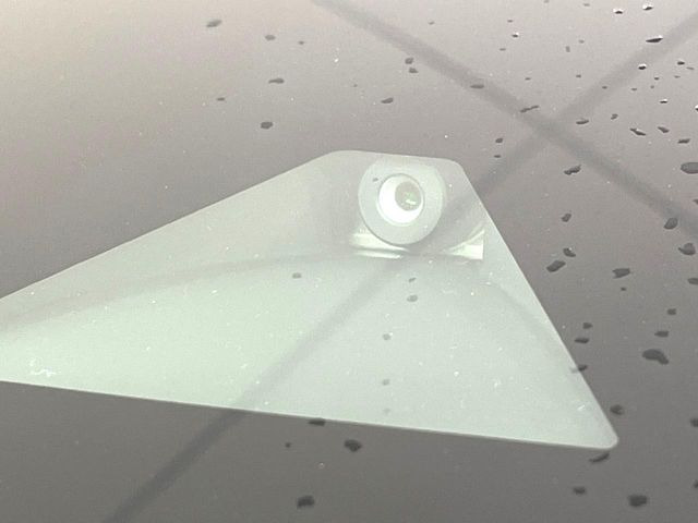 �y�G�}�[�W�F���V�[�u���[�L�z���s���ɑO���̎ԗ�����F�����A�Փ˂������Ȏ��͌x��ƃu���[�L�ŏՓˉ���Ɣ�Q�y�����A�V�X�g�B�����S�Ƀh���C�u�����y���݂��������܂��B