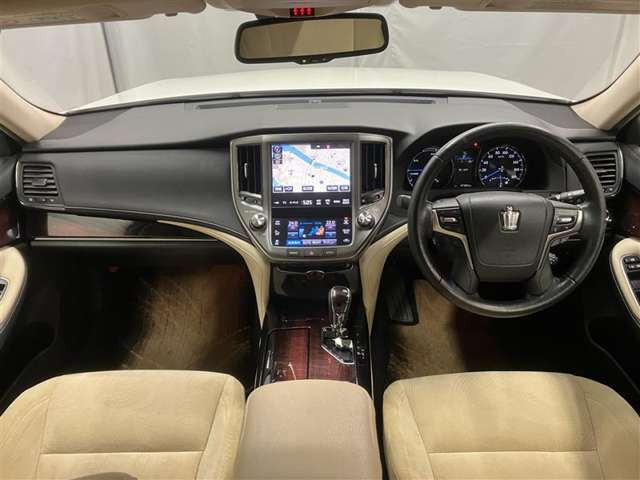 クラウンハイブリッド 2.5 ロイヤルサルーン