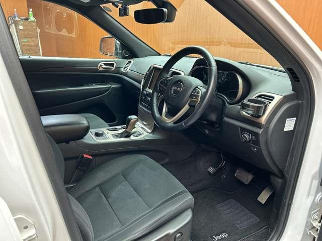 グランドチェロキーラレード 4WD