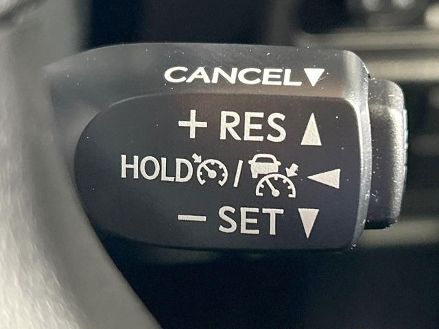 【レーダークルーズコントロール】高速道路での長距離走行が楽に!!自動で速度を保つクルーズコントロールが、衝突軽減システムと連携し、前方の車両を感知して車間を保つように速度調節してくれます!!