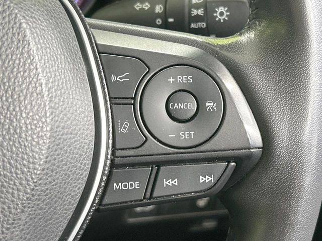 【トヨタセーフティセンス】走行中に前方の車両等を認識し、衝突しそうな時は警報とブレーキで衝突回避と被害軽減をアシスト。より安全にドライブをお楽しみいただけます。