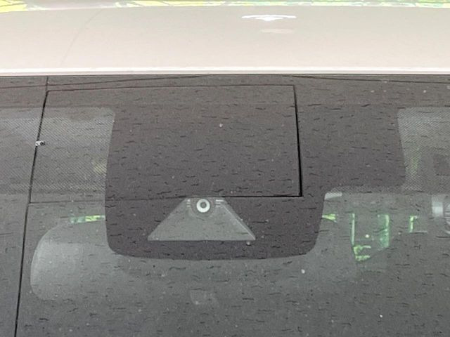 �y�Z�[�t�e�B�Z���X�z���s���ɑO���̎ԗ�����F�����A�Փ˂������Ȏ��͌x��ƃu���[�L�ŏՓˉ���Ɣ�Q�y�����A�V�X�g�B�����S�Ƀh���C�u�����y���݂��������܂��B