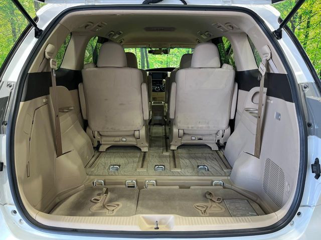 ���i�̂���������ʋ΁A���}���ɏ\���ȉ׎��X�y�[�X���m�ۂ��Ă���܂��B�Z�J���h�V�[�g��|���ƁA�傫�ȉו��̐ύڂ��\�ł���