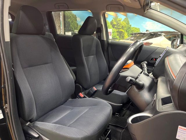 運転席シート廻りは使用感も少なく、良好な状態となっています。丁寧に使われていたことがよくわかりますね。