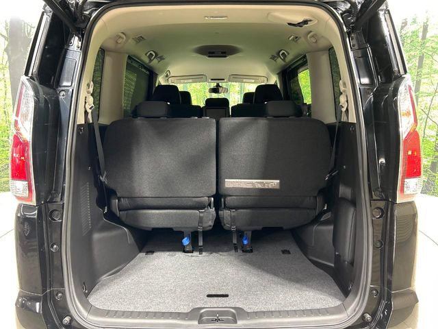 ���i�̂���������ʋ΁A���}���ɏ\���ȉ׎��X�y�[�X���m�ۂ��Ă���܂��B�Z�J���h�V�[�g��|���ƁA�傫�ȉו��̐ύڂ��\�ł���