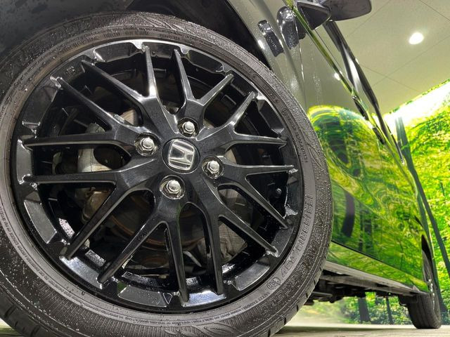 �y����15�C���`�A���~�z�C�[���z�O�ςɃ}�b�`���������A���~�z�C�[���𑕒����Ă���܂��B�e��ЊO�A���~�z�C�[����A�X�^�b�h���X�^�C�����戵�����Ă���܂��B���񂲑��k����������