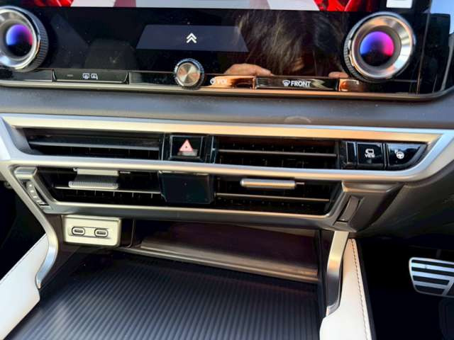 �C�ɂȂ邨�Ԃ�����܂�����E�̓d�b�ԍ����璼�ڂ��X�ɂ��₢���킹���������B�x�����@����ԗ����A��Ԃ܂łȂ�ł������������Ē����܂��B�X�^�b�t�ꓯ���A�����҂����Ă���܂��B