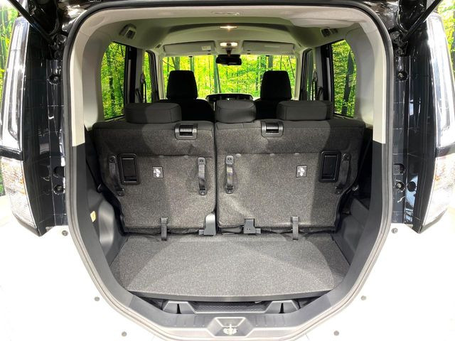 ���i�̂���������ʋ΁A���}���ɏ\���ȉ׎��X�y�[�X���m�ۂ��Ă���܂��B�Z�J���h�V�[�g��|���ƁA�傫�ȉו��̐ύڂ��\�ł���