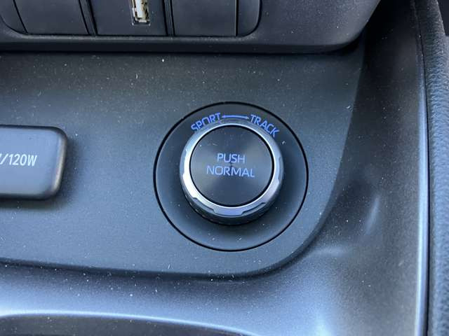 �����[�h�Z���N�g�X�C�b�`��3�̃��[�h����I��ő��s�ł��܂�(���[�h�ɂ���đO��̃g���N�z�����ς��m�[�}�����[�h60:40/�X�|�[�c���[�h30:70/�g���b�N���[�h50:50)�ƂȂ��Ă��܂�!