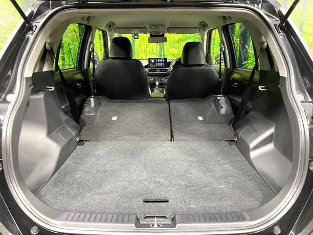 ���i�̂���������ʋ΁A���}���ɏ\���ȉ׎��X�y�[�X���m�ۂ��Ă���܂��B�Z�J���h�V�[�g��|���ƁA�傫�ȉו��̐ύڂ��\�ł���