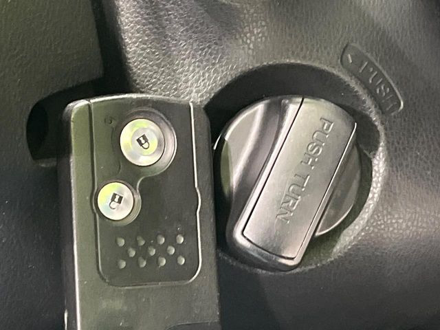 �yHonda�X�}�[�g�L�[�z�J�o����|�P�b�g�ɓ��ꂽ�܂܂ł��h�A�̎{���E�������\�ȃX�}�[�g�L�[�𑕔��B�G���W���̃I���E�I�t�����J�M�����o���K�v����������Ƃ��Ă��֗��ł���