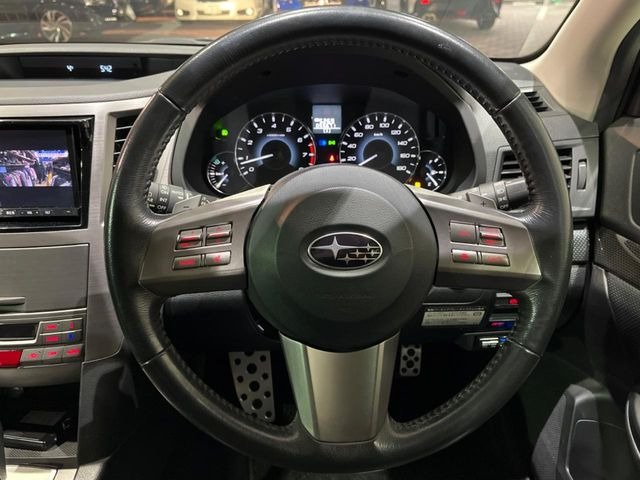 �y�����v�����X�e�A�����O�z�㎿�Ȋv���g�p���邱�ƂŁA��ɂ����������݂ƂĂ��^�]���₷���n���h���ł���