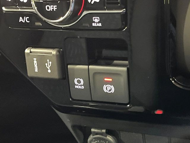 �y�I�[�g�u���[�L�z�[���h�z�M���҂���a�؂Œ�Ԏ��Ƀu���[�L���瑫�𗣂��Ă��A��~��Ԃ�ێ����Ă���܂��B�O�i����Ƃ��̓A�N�Z���𓥂߂Ύ����ŉ��������̂ň��S��X���^�]���y�ɂȂ�܂���