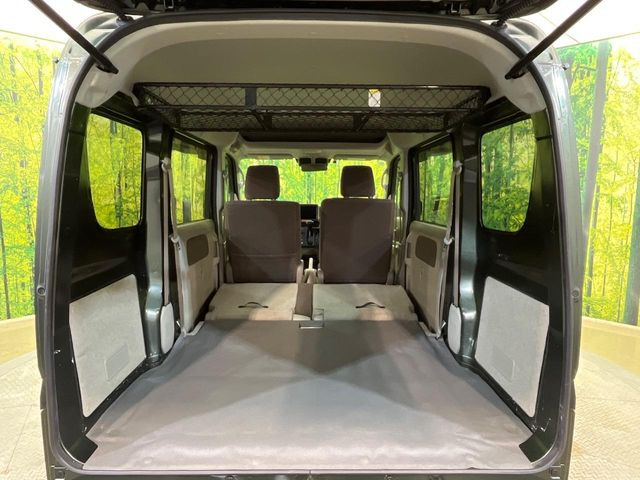 ���i�̂���������ʋ΁A���}���ɏ\���ȉ׎��X�y�[�X���m�ۂ��Ă���܂��B�Z�J���h�V�[�g��|���ƁA�傫�ȉו��̐ύڂ��\�ł���