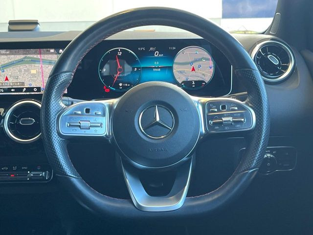 ���}���`�t�@���N�V�����X�e�A�����O:�n���h���̍��E�̃{�^���ŃI�[�f�B�I�̑I���≹�ʂ̒��߂��\�ł��B�n���h�����������������ł���̂ň��S�ł��ˁ�