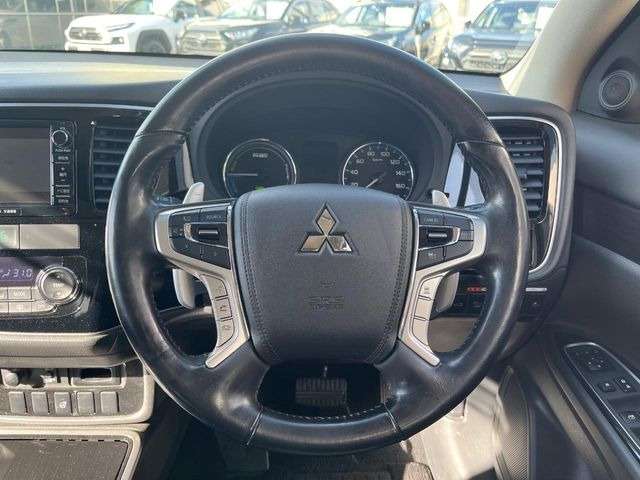 �y�����v�����X�e�A�����O�z�㎿�Ȋv���g�p���邱�ƂŁA��ɂ����������݂ƂĂ��^�]���₷���n���h���ł���