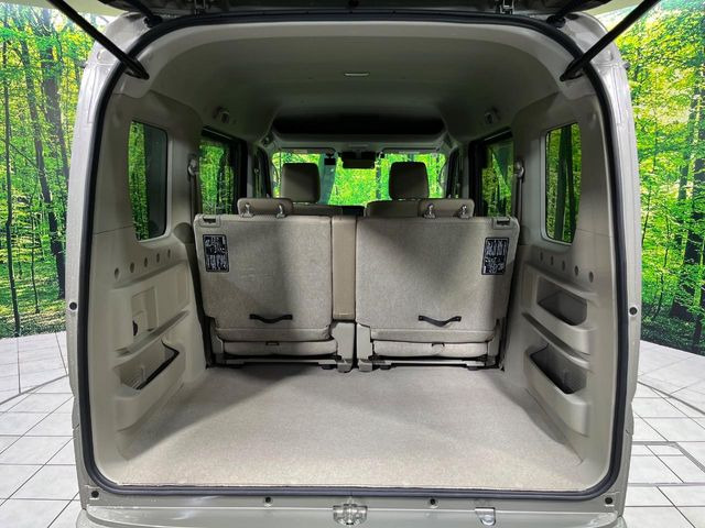 ���i�̂���������ʋ΁A���}���ɏ\���ȉ׎��X�y�[�X���m�ۂ��Ă���܂��B�Z�J���h�V�[�g��|���ƁA�傫�ȉו��̐ύڂ��\�ł���