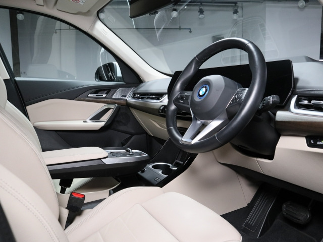 iX1xドライブ30 xライン 4WD