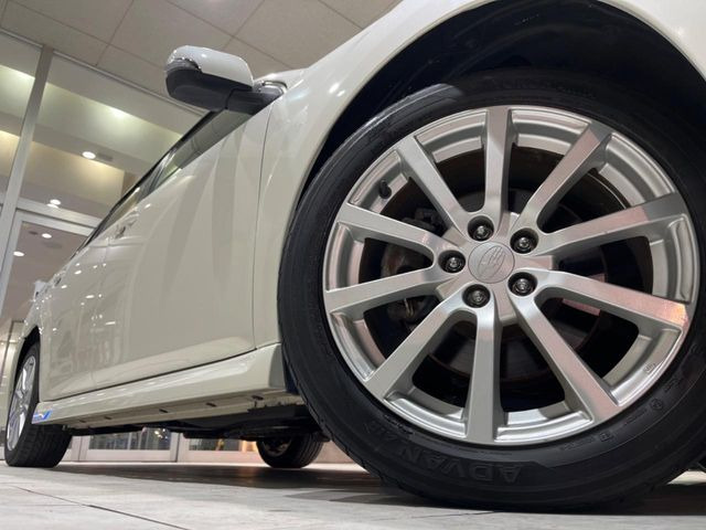 �y����17�C���`�A���~�z�C�[���z�O�ςɃ}�b�`���������A���~�z�C�[���𑕒����Ă���܂��B�e��ЊO�A���~�z�C�[����A�X�^�b�h���X�^�C�����戵�����Ă���܂��B���񂲑��k����������