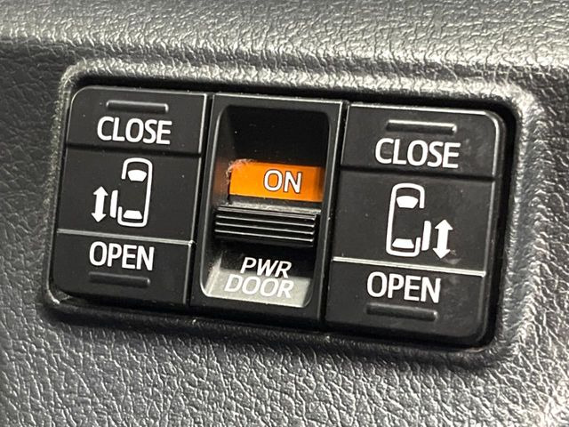 【両側パワースライドドア】スマートキーや運転席のスイッチで後席両側スライドドアの開閉が可能♪電動だから力を入れてドアを開ける必要が無く、小さなお子様でも簡単に開け閉めでき快適です♪