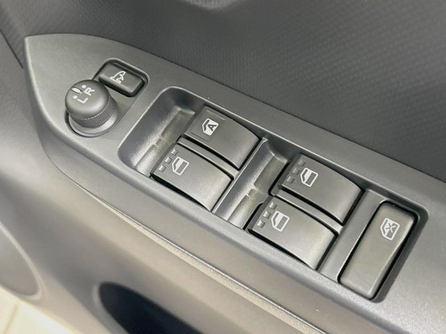 �y�d���i�[�~���[�z�T�C�h�~���[�͓d���i�[���ƂȂ��Ă���A�������ԏ�ł��L�Y�������X�N��}�����܂��B