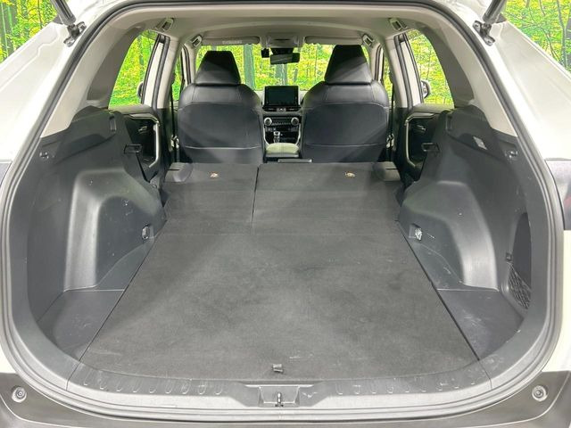 【パワーバックドア】スマートキーや運転席のボタンを押すだけでリアゲートが自動で開閉します!荷物を持っている時や、高い位置にあるバックドアを閉める際に便利な機能です♪