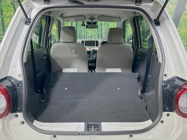 ���i�̂���������ʋ΁A���}���ɏ\���ȉ׎��X�y�[�X���m�ۂ��Ă���܂��B�Z�J���h�V�[�g��|���ƁA�傫�ȉו��̐ύڂ��\�ł���