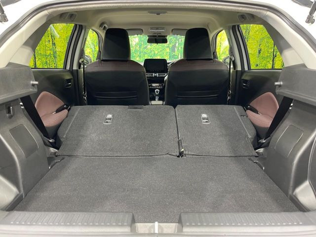 ���i�̂���������ʋ΁A���}���ɏ\���ȉ׎��X�y�[�X���m�ۂ��Ă���܂��B�Z�J���h�V�[�g��|���ƁA�傫�ȉו��̐ύڂ��\�ł���