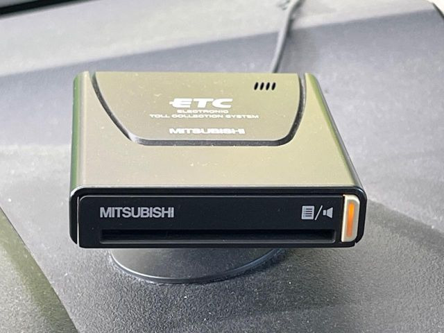 �y�N���[�Y�R���g���[���z�������H�����N���N���s�B�A�N�Z���𗣂��Ă���葬�x�ő��s���ł��A�������^�]���̕��S���y��!�����E�������ȒP�ȃX�C�b�`����Œ����ł��܂��B