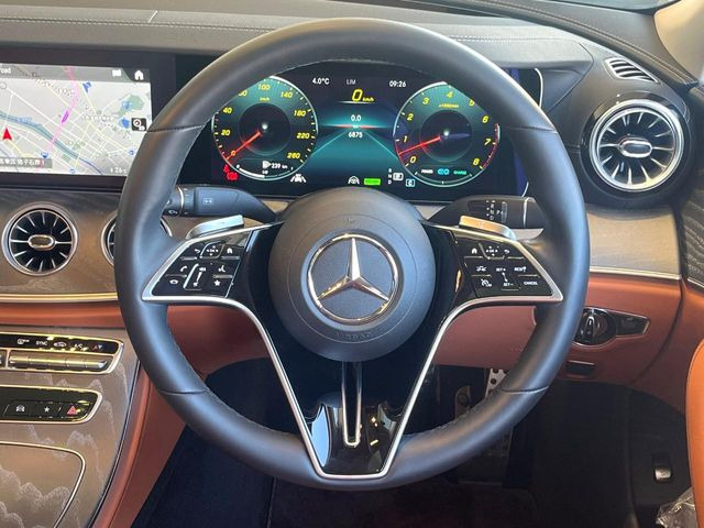 ���}���`�t�@���N�V�����X�e�A�����O:�n���h���̍��E�̃{�^���ŃI�[�f�B�I�̑I���≹�ʂ̒��߂��\�ł��B�n���h�����������������ł���̂ň��S�ł��ˁ�