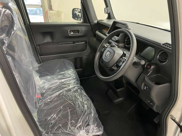 運転席は使用感などなく綺麗な状態です!匂いなど気になる方は是非ご来店ください!