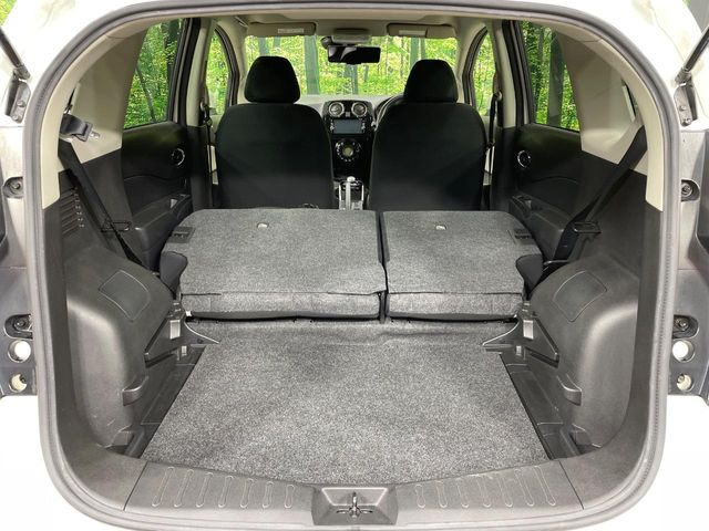 ���i�̂���������ʋ΁A���}���ɏ\���ȉ׎��X�y�[�X���m�ۂ��Ă���܂��B�Z�J���h�V�[�g��|���ƁA�傫�ȉו��̐ύڂ��\�ł���