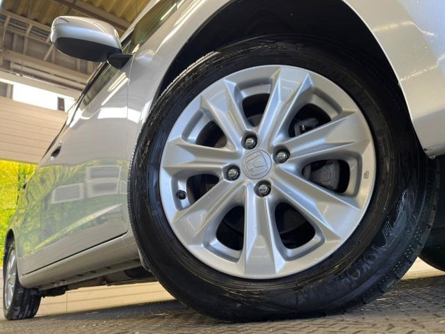 �y����15�C���`�A���~�z�C�[���z�O�ςɃ}�b�`���������A���~�z�C�[���𑕒����Ă���܂��B�e��ЊO�A���~�z�C�[����A�X�^�b�h���X�^�C�����戵�����Ă���܂��B���񂲑��k����������