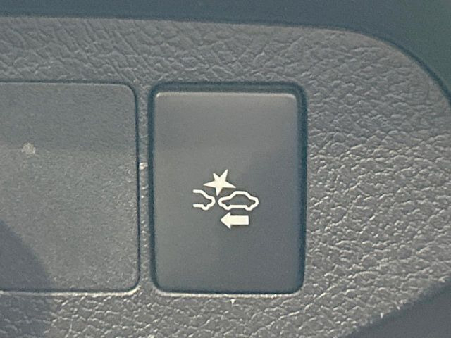 �y�g���^�Z�[�t�e�B�Z���X�z���s���ɑO���̎ԗ�����F�����A�Փ˂������Ȏ��͌x��ƃu���[�L�ŏՓˉ���Ɣ�Q�y�����A�V�X�g�B�����S�Ƀh���C�u�����y���݂��������܂��B