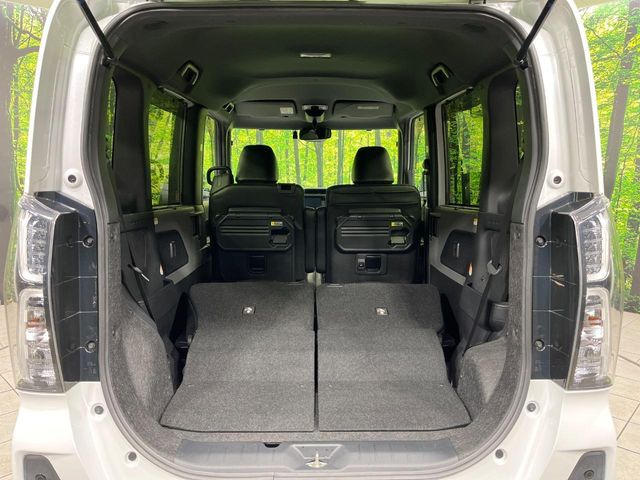 ���i�̂���������ʋ΁A���}���ɏ\���ȉ׎��X�y�[�X���m�ۂ��Ă���܂��B�Z�J���h�V�[�g��|���ƁA�傫�ȉו��̐ύڂ��\�ł���