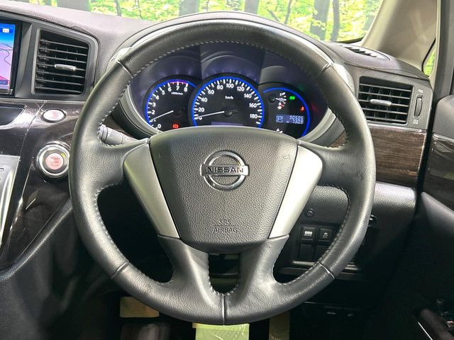 �y�����v�����X�e�A�����O�z�㎿�Ȋv���g�p���邱�ƂŁA��ɂ����������݂ƂĂ��^�]���₷���n���h���ł���