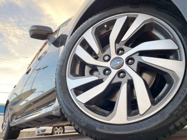 �y����18�C���`�A���~�z�C�[���z�O�ςɃ}�b�`���������A���~�z�C�[���𑕒����Ă���܂��B�e��ЊO�A���~�z�C�[����A�X�^�b�h���X�^�C�����戵�����Ă���܂��B���񂲑��k����������