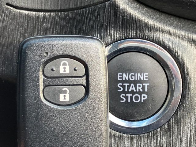 �y�X�}�[�g�L�[�z�J�o����|�P�b�g�ɓ��ꂽ�܂܂ł��h�A�̎{���E�������\�ȃX�}�[�g�L�[�𑕔��B�G���W���̃I���E�I�t�����J�M�����o���K�v����������Ƃ��Ă��֗��ł���