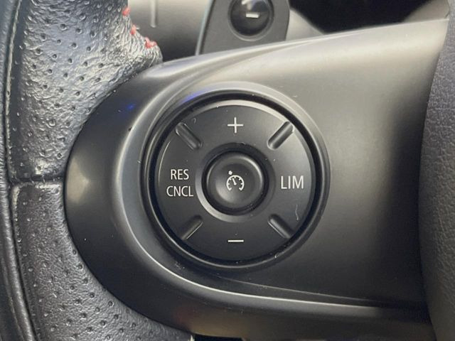 ���I�[�g�N���[�Y�R���g���[��:�������H�⎩���Ԑ�p���H���ɂāA�葬���q���\�ƂȂ�֗��ȋ@�\�ł��B�������ړ��̍ۂł����ɂ����֗��ɂ��g�����������܂���