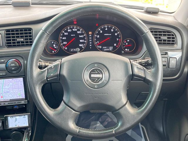 �y�����v�����X�e�A�����O�z�㎿�Ȋv���g�p���邱�ƂŁA��ɂ����������݂ƂĂ��^�]���₷���n���h���ł���