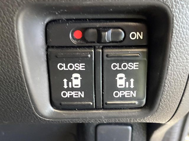 �y�����p���[�X���C�h�h�A�z�X�}�[�g�L�[��^�]�Ȃ̃X�C�b�`�Ō�ȗ����X���C�h�h�A�̊J���\���d��������͂����ăh�A���J����K�v�������A�����Ȃ��q�l�ł��ȒP�ɊJ���߂ł����K�ł���