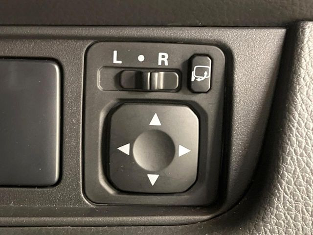 �y�d���i�[�~���[�z�T�C�h�~���[�͓d���i�[���ƂȂ��Ă���A�������ԏ�ł��L�Y�������X�N��}�����܂��B