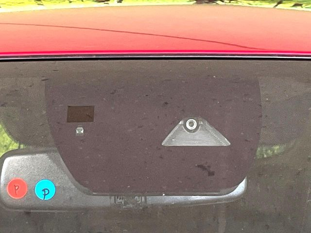 �y�X�}�[�g�u���[�L�T�|�[�g�z���s���ɑO���̎ԗ�����F�����A�Փ˂������Ȏ��͌x��ƃu���[�L�ŏՓˉ���Ɣ�Q�y�����A�V�X�g�B�����S�Ƀh���C�u�����y���݂��������܂��B