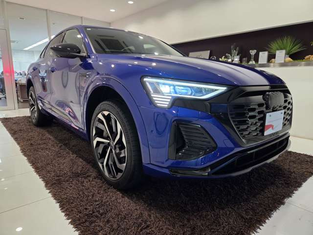 Q8スポーツバック e-tron55 クワトロ Sライン 4WD