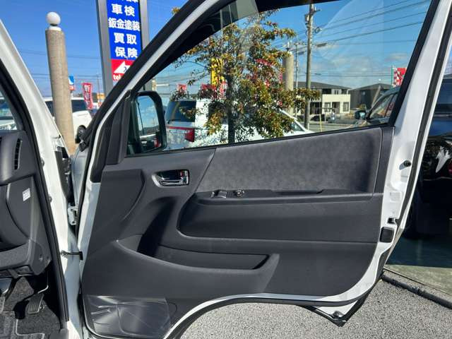 ���W����ɂ͍��i���̒��ÎԂ�V�Ԃ��������ł����W���䐔100��̑�^�W����֐��񂲗��X����������