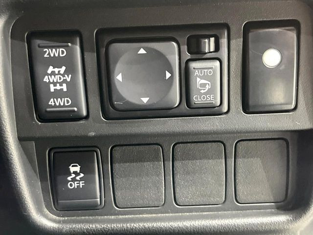 �y�I�[�����[�h4&times;4�z2WD/4WD���[�h����y�ɐ؂�ւ��\�B�R��d����2WD�A�X�^�b�N���ɖ𗧂�LOCK�AAUTO���[�h�ł�4WD�̔z���������Œ������A�H�ʏ󋵂��킸���肵��������T�|�[�g�B