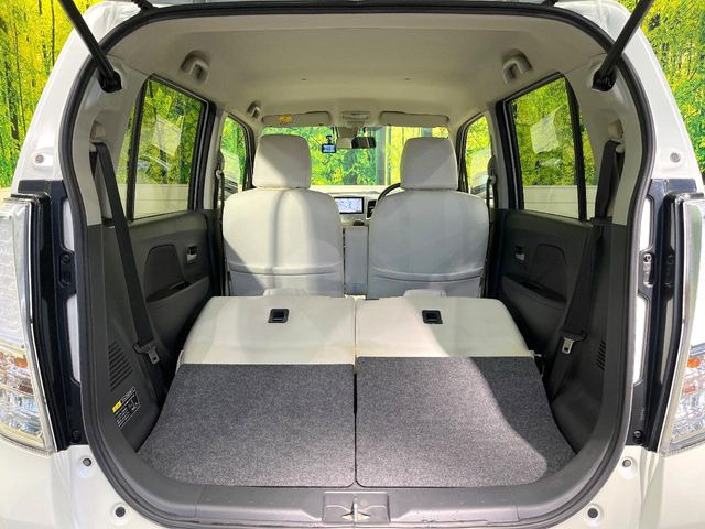 ���i�̂���������ʋ΁A���}���ɏ\���ȉ׎��X�y�[�X���m�ۂ��Ă���܂��B�Z�J���h�V�[�g��|���ƁA�傫�ȉו��̐ύڂ��\�ł���