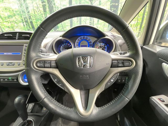 �y�����v�����X�e�A�����O�z�㎿�Ȋv���g�p���邱�ƂŁA��ɂ����������݂ƂĂ��^�]���₷���n���h���ł���